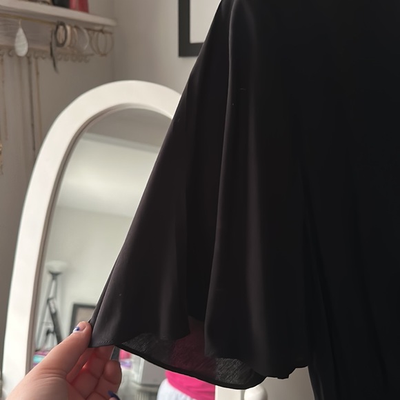 Black dress - Picture 3 of 4